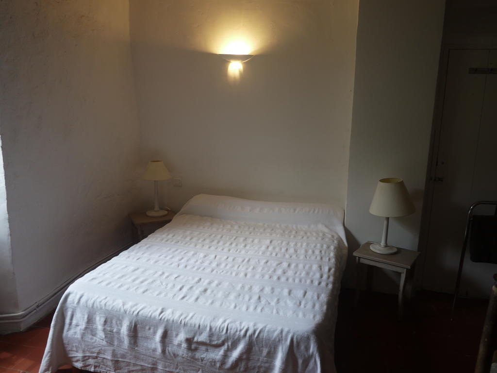 Auberge Des Seguins Buoux Habitación foto