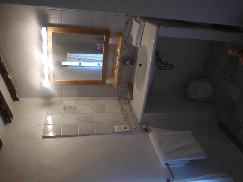 Auberge Des Seguins Buoux Habitación foto