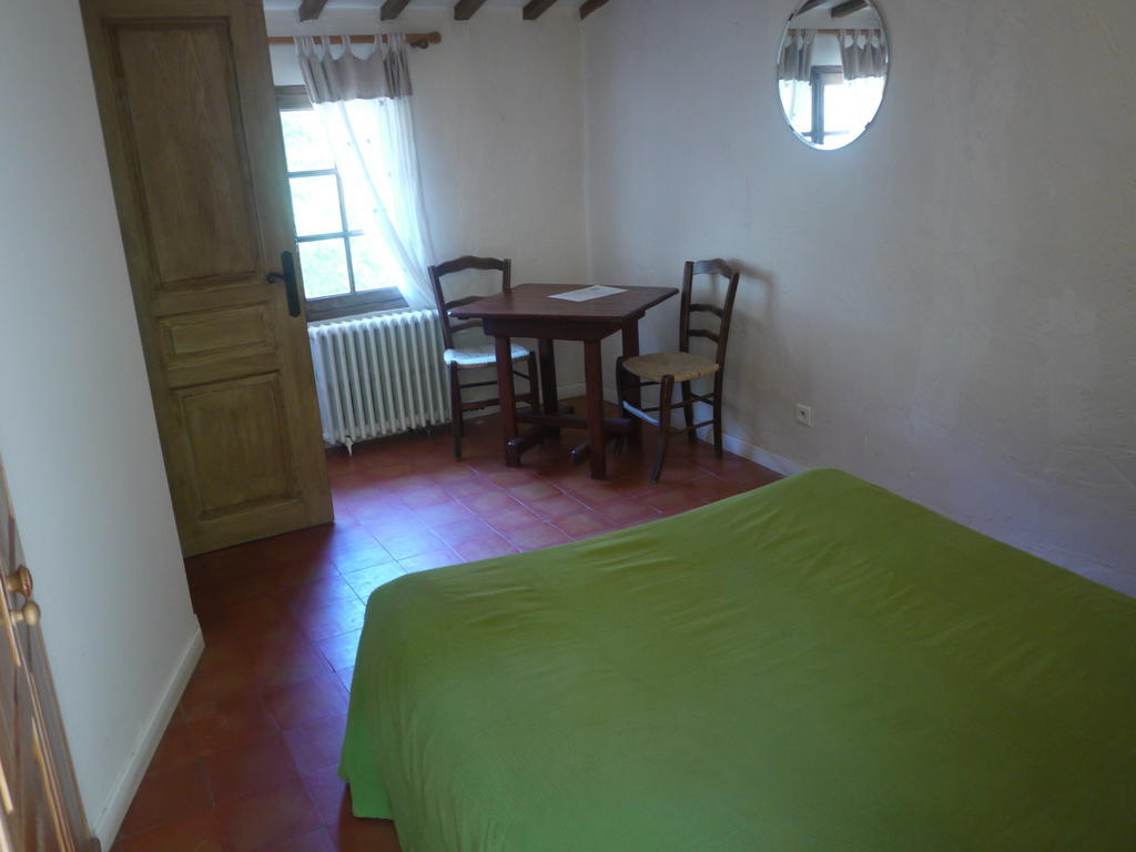 Auberge Des Seguins Buoux Habitación foto