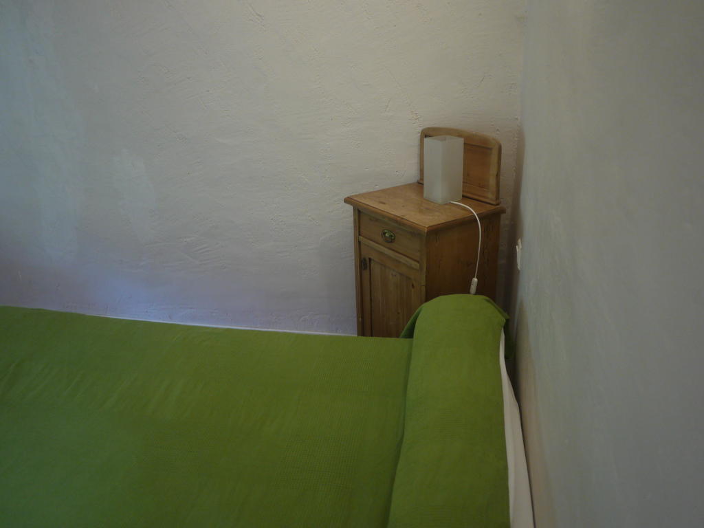 Auberge Des Seguins Buoux Habitación foto