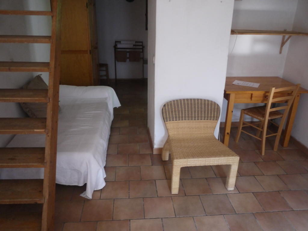 Auberge Des Seguins Buoux Habitación foto