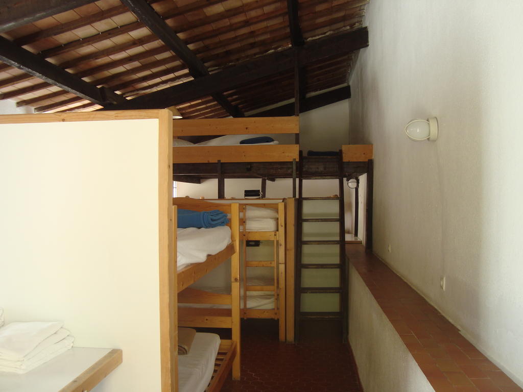 Auberge Des Seguins Buoux Habitación foto