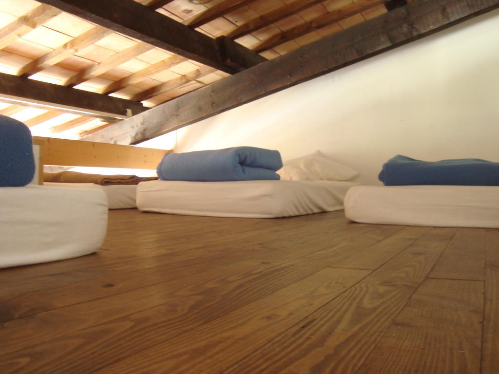 Auberge Des Seguins Buoux Habitación foto