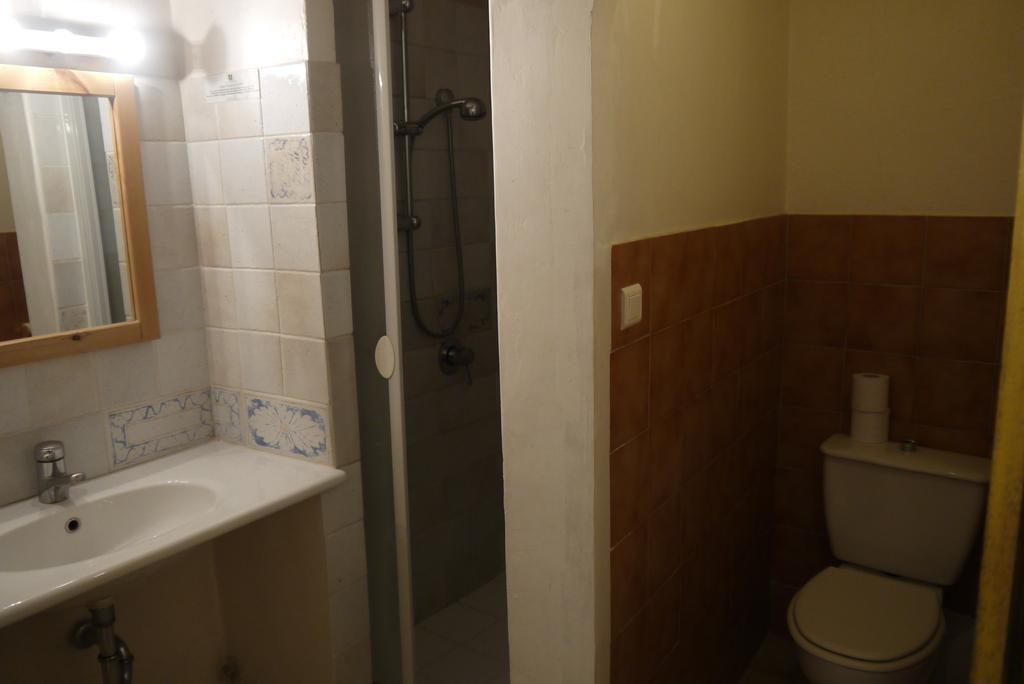 Auberge Des Seguins Buoux Habitación foto