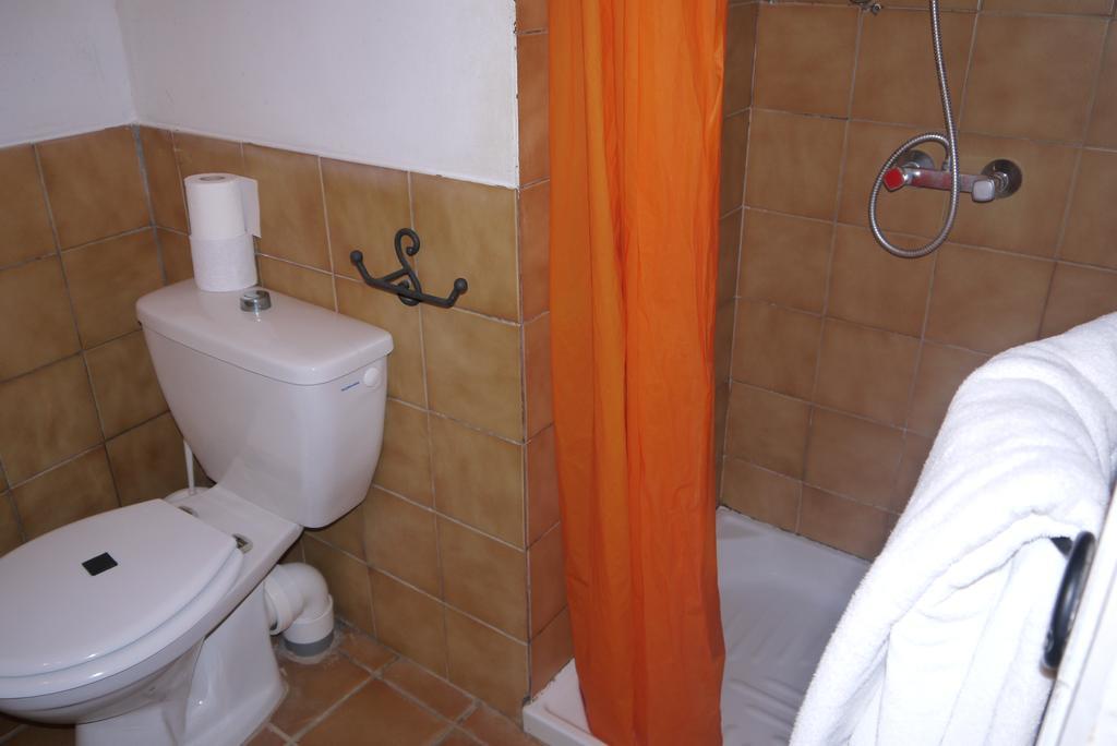 Auberge Des Seguins Buoux Habitación foto