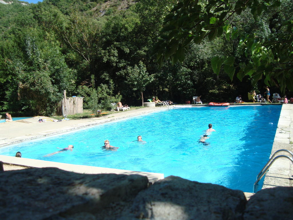 Auberge Des Seguins Buoux Exterior foto
